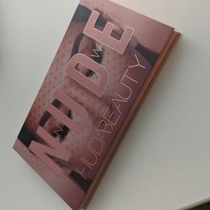 Huda Beauty New Nude Eyeshadow Palette